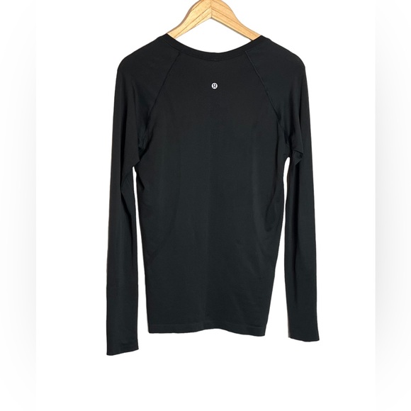 ✅SOLD-Lululemon | Swiftly Tech Crew Top Lunar New Year Shirt Thumbholes Black - Picture 6 of 9